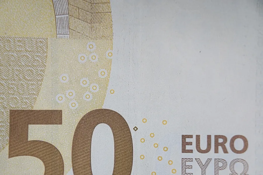 Naked eye watermark on banknotes