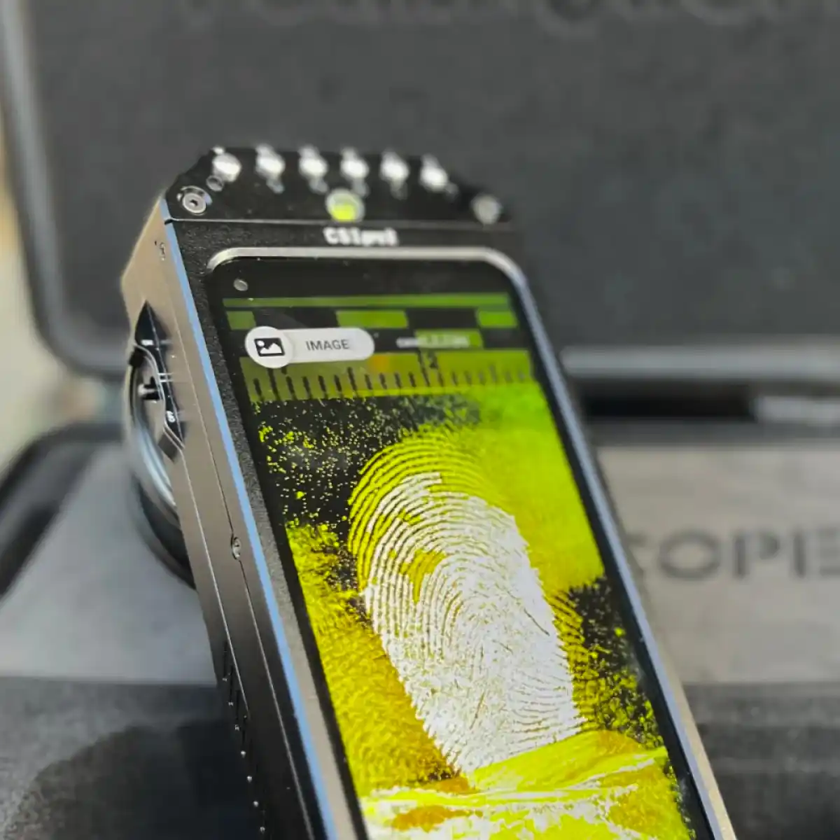Latent fingerprint visualized on a ForenScope device using multispectral illumination